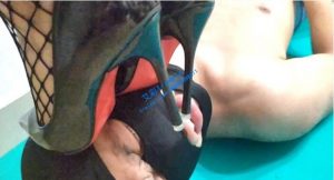 重庆仙儿女王网袜暴力调教-97LZTD-1903
