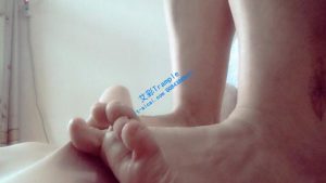 小莜裸足踩裆舔脚踩肚子虐乳-97LZTD-2727