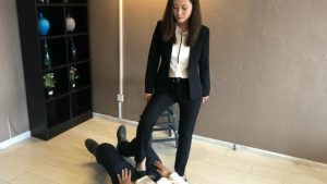 〖碎蛋娇娃〗OL美女-痴汉退击教学-97LZTD-71584