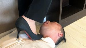 〖碎蛋娇娃〗OL美女-痴汉退击教学-97LZTD-71584