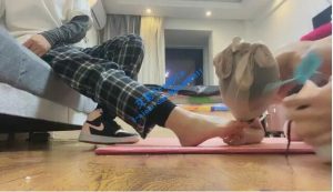 【姬皇大人】半夜性感骚起来舔主人aj裸足 G-191209-2