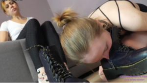LGF女女-Marina吃Alisa妈妈的皮靴超臭棉丝袜！舔脚趾缝污垢啃脚后跟死皮！bf24125-97LZTD-429931